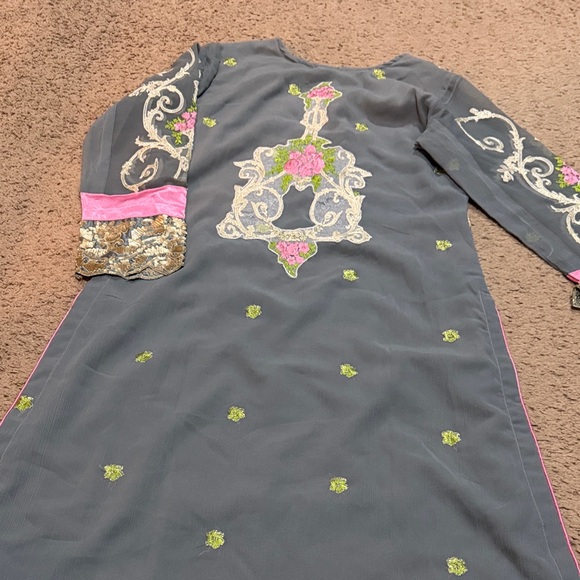 Floral Embroidered women salwar kameez suits . - Picture 10 of 11